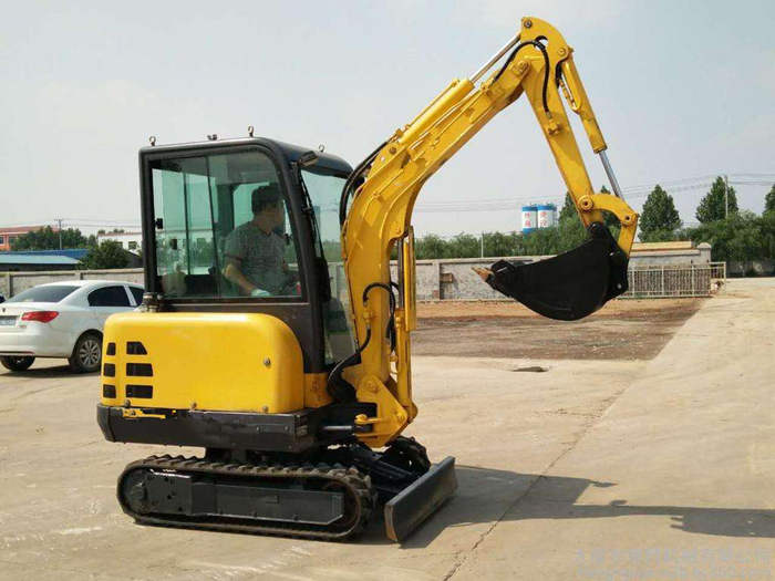 小型挖掘機(jī)操作